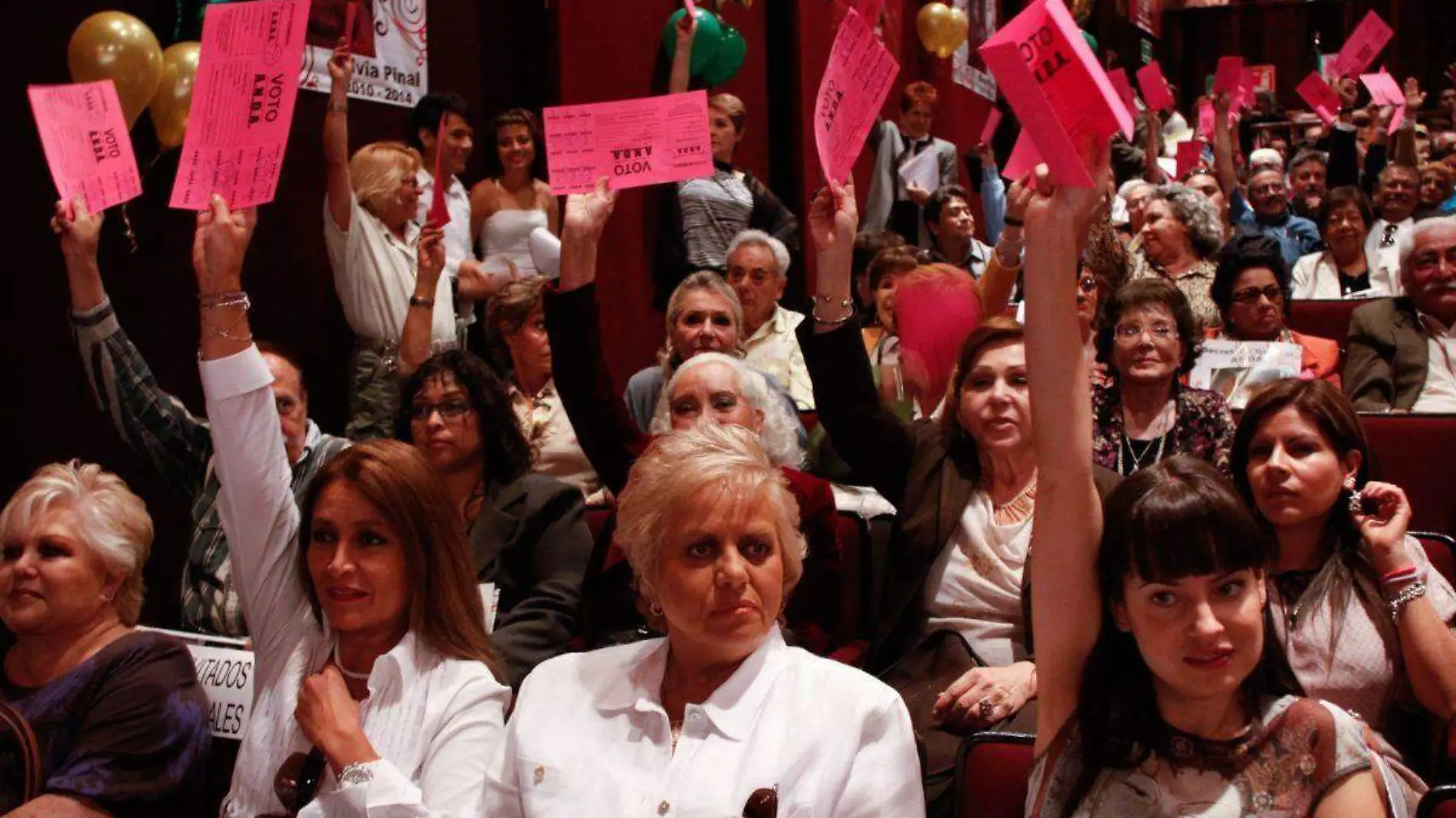 Productora Tina Galindo en asamblea de la ANDA